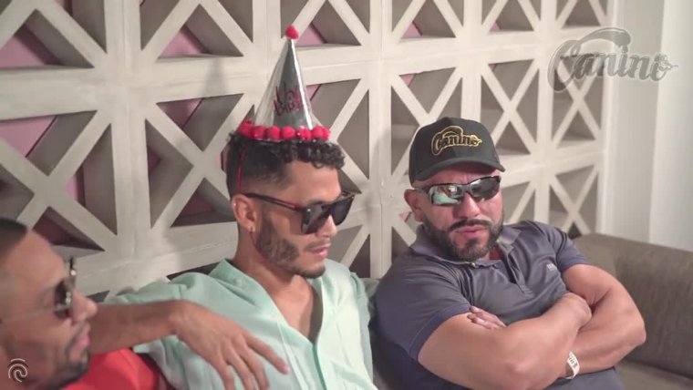 Seduziu 3 Boys na Virada de Ano e filmou toda a loucura em casa